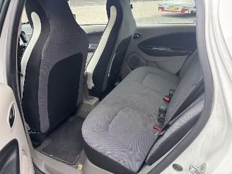 Renault Zoé R240 INTENS 22KWH MET NIEUWE APK picture 16