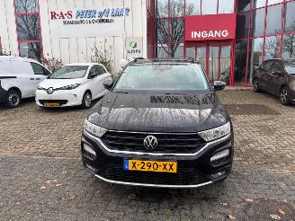Vaurioauto  passenger cars Volkswagen T-Roc 1.5 TSI STYLE AUTOMAAT 2020/1
