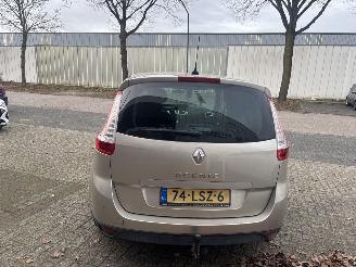 Renault Mégane Scénic 2.0 16V automaat picture 5