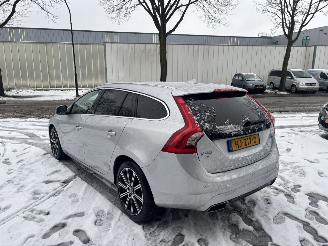 Volvo V-60 2.4 D6 AWD R-DESIGN PLUG IN HYBRIDE picture 4