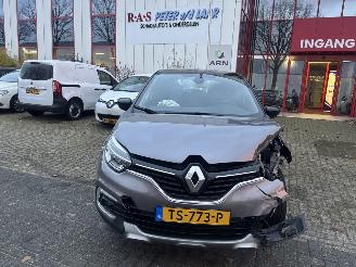 damaged passenger cars Renault Captur 0.9 TCE INTENS 2018/10