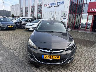 krockskadad bil auto Opel Astra NOTCHBACK 1.4 Turbo Cosmo 2013/10
