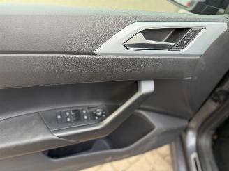 Volkswagen Polo 1.0 -70 Kw Goal picture 30