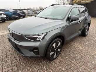 Voiture accidenté Volvo EX40 Extended Range 180 Kw 2025/10