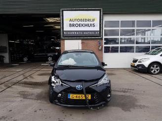 Salvage car Toyota Yaris Yaris III (P13), Hatchback, 2010 / 2020 1.5 16V Hybrid 2019/11