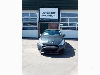 Vrakbiler auto Peugeot 208 208 I (CA/CC/CK/CL), Hatchback, 2012 / 2019 1.6 Blue HDi 100 2015/12