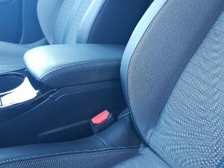 Peugeot e-2008 EV Allure Pack 50 kWh picture 25