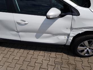 Peugeot 2008 1.2 PureTech Active picture 10