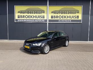 krockskadad bil auto Audi A3 Sportback 1.6 TDI ultra Attraction Pro Line 2015/5