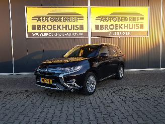 Vaurioauto  passenger cars Mitsubishi Outlander 2.4 PHEV Intense 2019/1