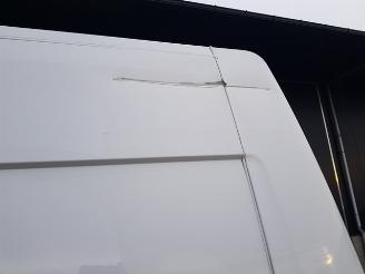 Renault Master T35 2.3 dCi 135 L3H2 Comfort picture 11