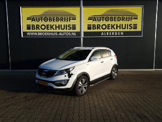damaged passenger cars Kia Sportage 2.0 X-clusive 4wd 2011/4