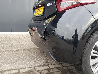 Peugeot 208 1.2 PureTech Allure picture 11