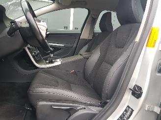 Volvo V-60 2.0 D4 Momentum picture 16