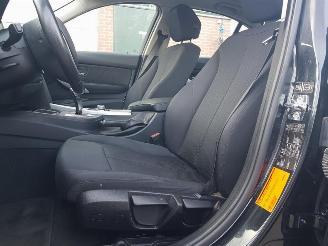 BMW 3-serie 320i Executive picture 16