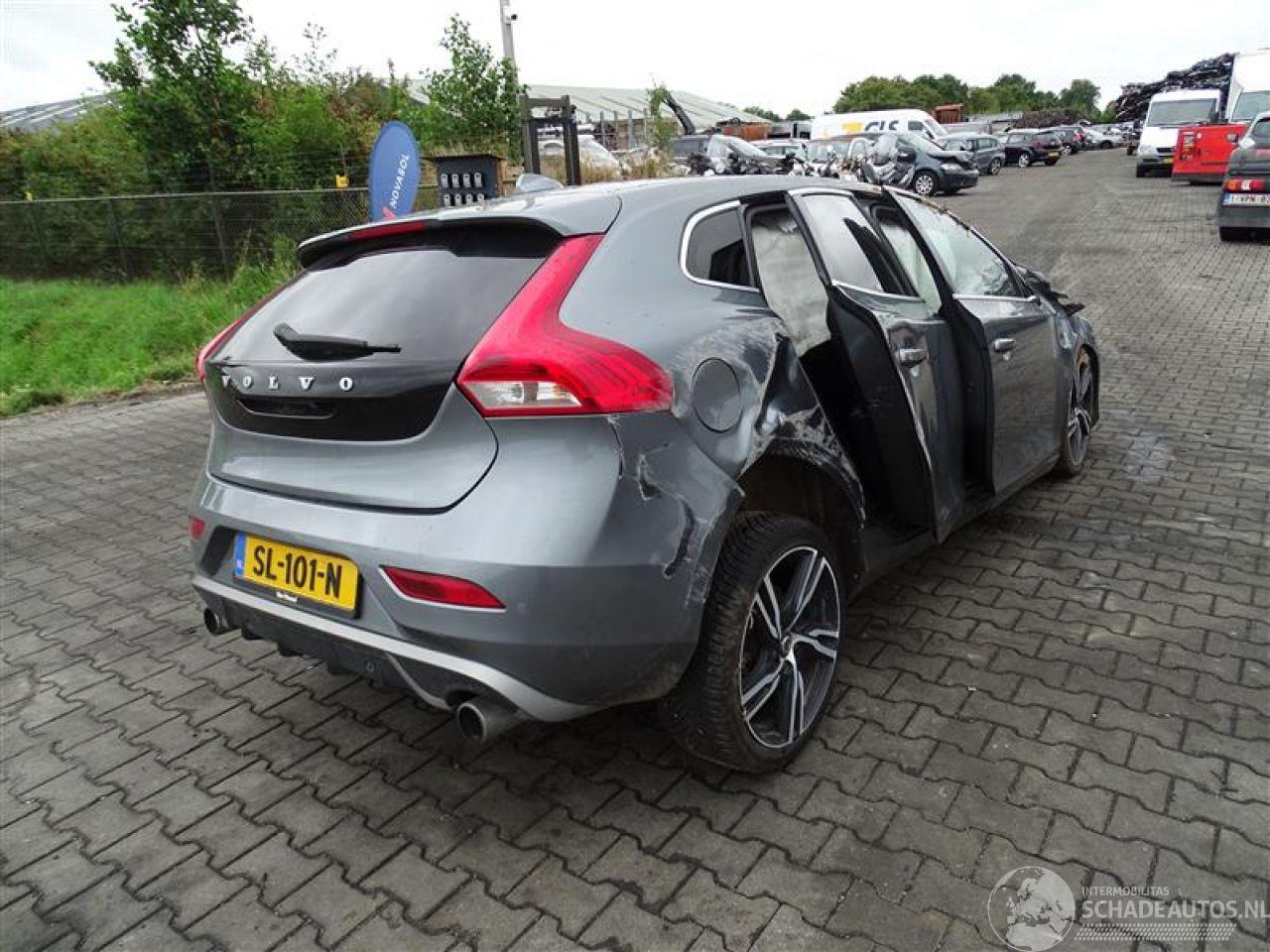 Volvo V-40 2.0 D3