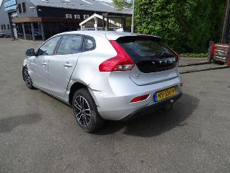 Volvo V-40 2.0 D picture 2
