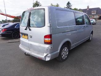 skadebil bedrijf Volkswagen Transporter T5 2.5 TDi Dubbelcabine 2004/4
