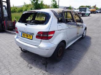 Vrakbiler auto Mercedes B-klasse 150 2006/7