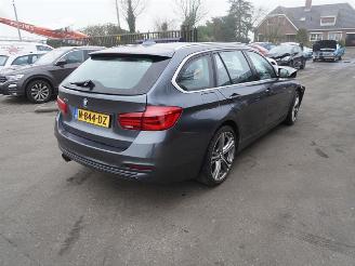 Damaged car BMW 3-serie Touring 330d xDrive 2017/3