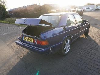 Vrakbiler auto Mercedes 190-serie 1.8E 1993/1