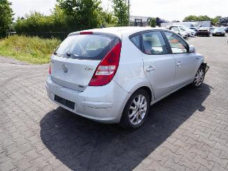 Salvage car Hyundai I-30 1.6 2009/1