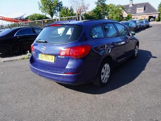 krockskadad bil auto Opel Astra SPORTS TOURER 1.3 CDTi 2011/2