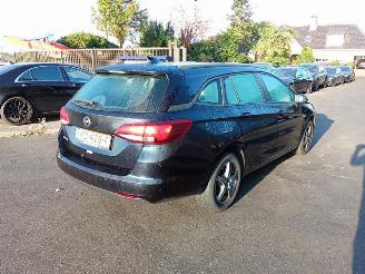Vaurioauto  passenger cars Opel Astra SPORTS TOURER 1.0 Turbo 2017/10