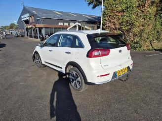 Kia Niro 1.6 GDI Hybrid (G4LE) picture 2