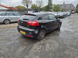 uszkodzony samochody osobowe Kia Rio 1.2 16V 2012/4