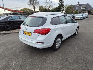 skadebil auto Opel Astra 1.7 CDTi 16V 2013/11