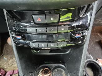 Peugeot 2008 1.2 12V picture 6