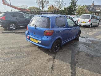 uszkodzony samochody osobowe Toyota Yaris 1.5 2002/12