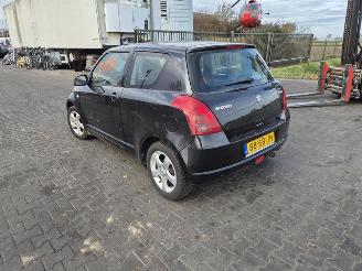 Suzuki Swift 1.3 picture 2