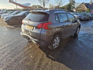 skadebil auto Peugeot 2008 1.2 12v Vti 2016/6