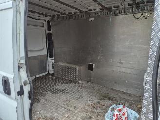 Peugeot Boxer 2.2 HDi picture 13