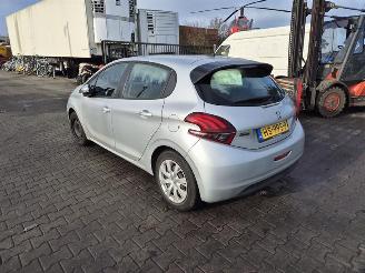 Peugeot 208 1.2 Vti picture 2