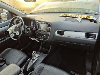 Mitsubishi Outlander 2.0 16v PHEV 4x4 picture 8