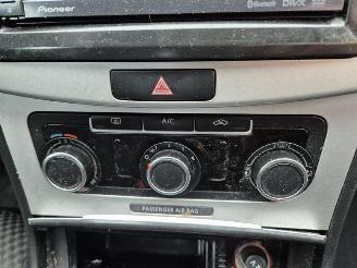 Volkswagen Passat 1.6 TDi picture 14