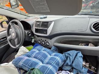 Suzuki Alto 1.0 picture 5