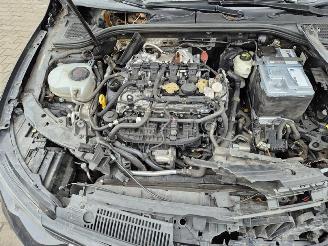 Volkswagen Golf 2.0 tsI r picture 5