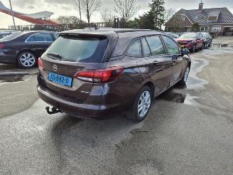 Vaurioauto  passenger cars Opel Astra SPORTS TOURER 1.6 CDTi 2016/11