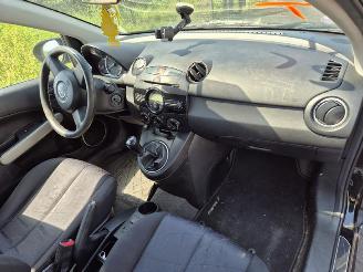 Mazda 2 1.3 picture 5
