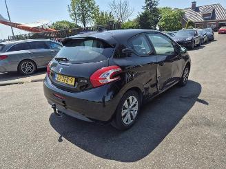 Damaged car Peugeot 208 1.2 Vti 2012/10