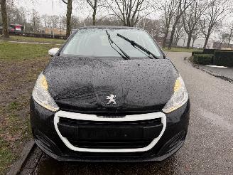 Peugeot 208  picture 8