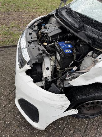 Peugeot 108  picture 12