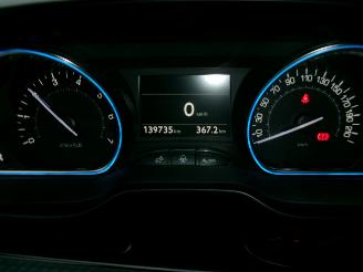 Peugeot 2008 1.2 Allure picture 30