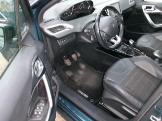 Peugeot 2008 1.2 Allure picture 17