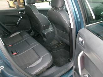 Peugeot 2008 1.2 Allure picture 21