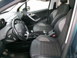 Peugeot 2008 1.2 Allure picture 18